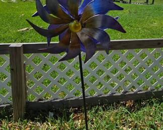 Whirly Decor
