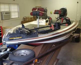 A look at the Skeeter's port side and Minn Kota trolling motor. The boat is garage kept.