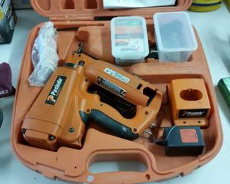 Paslode cordless fuel powered nailer