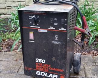 6/12 V battery charger/starter