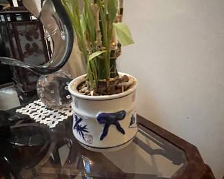 Metal frame end table