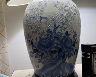 Vintage oriental porcelain lamp