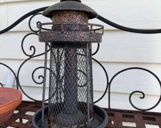 lighthouse birdfeeder