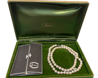 Beautiful Pearl Necklace with original paperwork & box