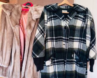 Fur coat in excellent condition, vintage wool coat