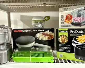 Assorted small appliances