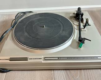 Pioneer stereo turntable (no lid)