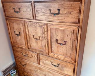 Henredon Artefacts Mid Century Modern Campaign Oak Gentlemen's Chest, circa 1970s