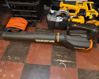 Worx Leaf blower with rechargeable battery