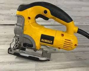 DEWALT 6.5 Amp Corded Variable Speed Jig Saw Kit