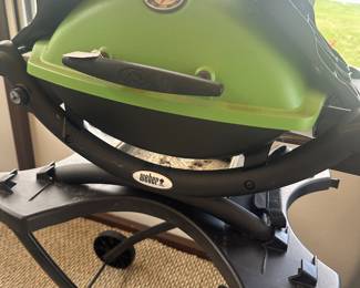 An excellent Weber Q1200 Gas Grill! EXCELLENT condition!