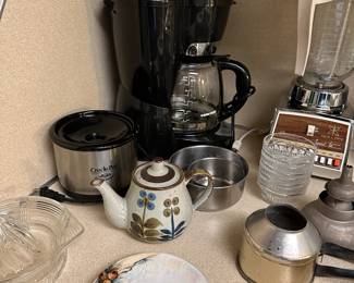 Lots of great little items in this pic at the end of the kitchen counter, but my favorite piece is the handcrafted Otagiri 1970s stoneware teapot! Made in Japan!