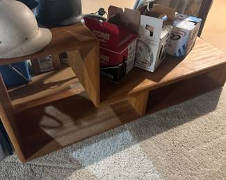 This is a super cool mid modern small wall shelf unit! It’s in terrific condition