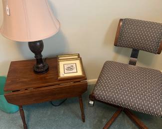 A lovely drop-leaf side table, office chair, and a sweet lamp!