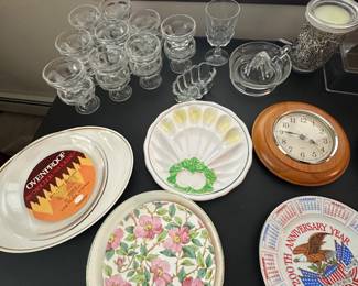 Table with very nice vintage dishes and porcelain! 