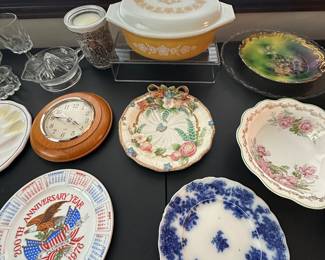 Table with very nice vintage dishes and porcelain! 