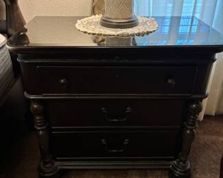Paula Deen “Down Home “ Tobacco
(2) night stands with glass topper
32”w 18”d 29.5”t. $ 150.00 each
5 pcs set $ 1900.00