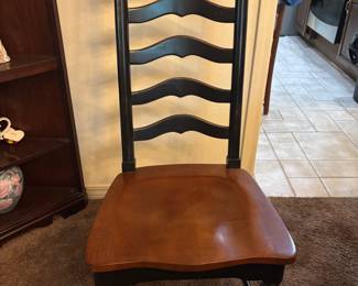 American Drew dinning table, leaf and 6 chairs. $400.00
