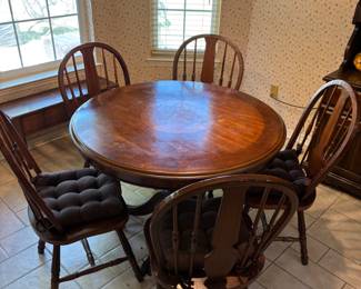Wood Round kitchen table w 5 chairs
43” diameter 30.5” t. Chair: 19”w 16.5” d 38” t. $ 200.00