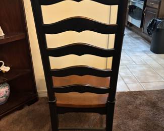 American Drew dinning table, leaf and 6 chairs. $400.00