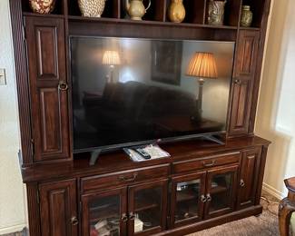 Entertainment Center
80.25”w 20”d 80.5”tall holds 60” TV
$ 650.00