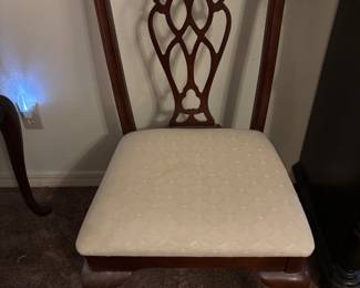 Broyhill Writing Desk w/ chair
Desk: 32”w 19- 31”d 40”t
Chair: 20”w 18” d 38”t. $ 350.00 set