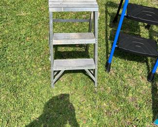 aluminum 2 1/2 tall step ladder $24.00