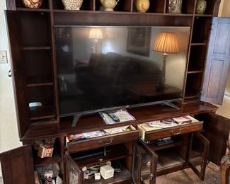 Entertainment Center
80.25”w 20”d 80.5”tall holds 60” TV
$ 650.00