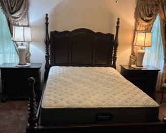 Paula Deen “Down Home “ Tobacco Queen size bed. Headboard: 68”w 72”t
Footboard: 68”w 42”t, side rails and Beautyrest mattress. $750.00
5 pcs set $ 1900.00