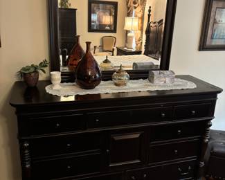 Paula Deen “Down Home “ Tobacco
Dresserw/mirror. 66.5”w 21”d 41.5”t
w/ mirror 79.5”t. $ 500.00
5 pcs set $ 1,900.00