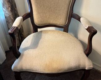 Crème upholstered arm chair
25” w 21” d 39”t. $75.00