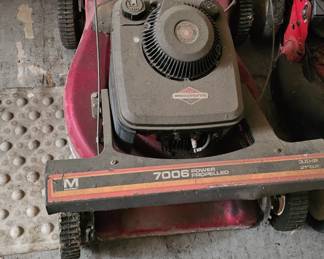 Murray self propelled 22" lawn mower with a Megatron Briggs & Stratton engine