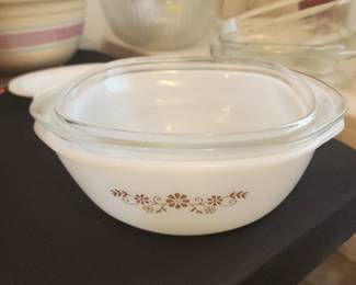 Vintage Dynaware Pyr-O-Rey Milk Glass Brown Daisy Bowl Casserole Dish & Lid