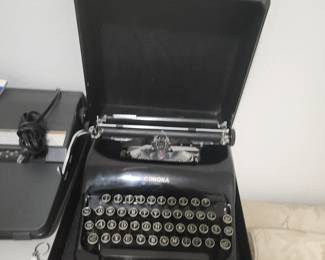 Glossy Black Corona Standard Speedline Typewriter