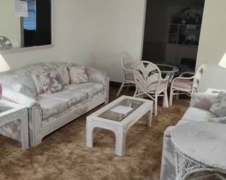  FRONT ROOM SET INCLUDING:
• FULL LENGTH MIRROR
• SLEEPER SOFA / THROW PILLOWS
• MATCHING LOVE SEAT
• MATCHING END TABLES W/ LAMPS
• COFFEE TABLE
• GLASS TOP DINING TABLE WITH CHAIRS