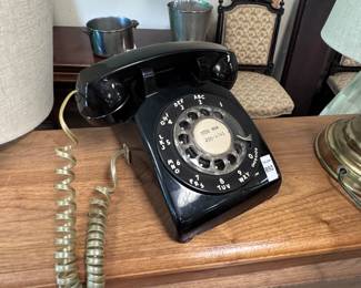Retro rotary telephone