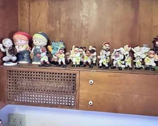 More figurines, they're everywhere!
