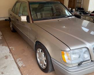 Original one family owned 1995 Mercedes-Benz E420 four-door 95,000 original miles no rust in excellent condition