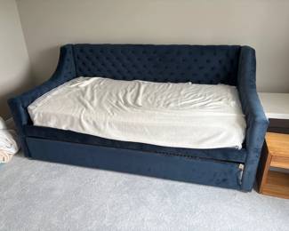 Devyn Tufted Daybed with Trundle 