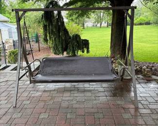 outdoor swing 