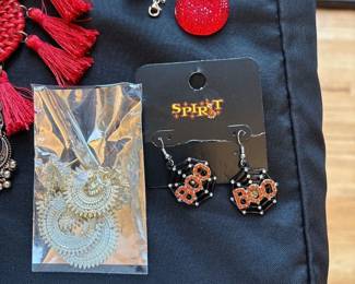 costume jewelry - earrings 