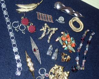 ASSORTED JEWELRY