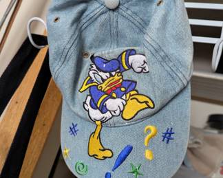GOOFY'S HAT DONALD DUCK