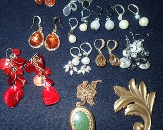 ASSORTED JEWELRY
