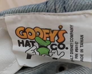 GOOFY'S HAT DONALD DUCK