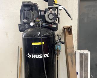 husky 220 V twin cylinder 60 gallon air compressor w hose reel