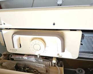 Singer Mod 580 knitting machine