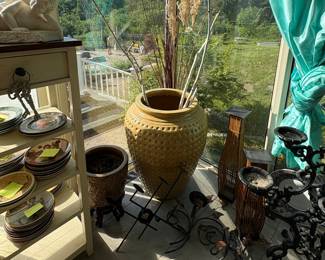 Planters & Decorative Urns