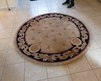 Round area rug