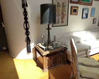 Vintage end table & lamp